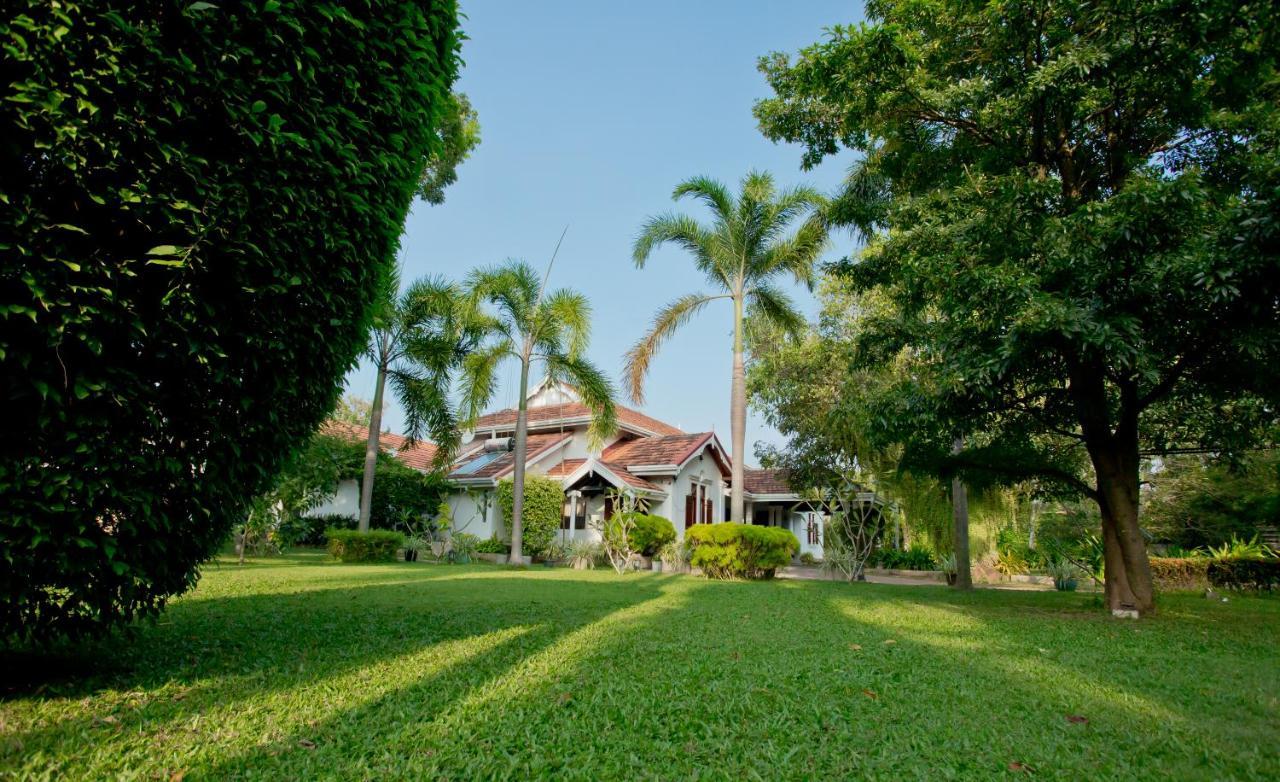 Swanee Grand Hotel Negombo Exterior photo
