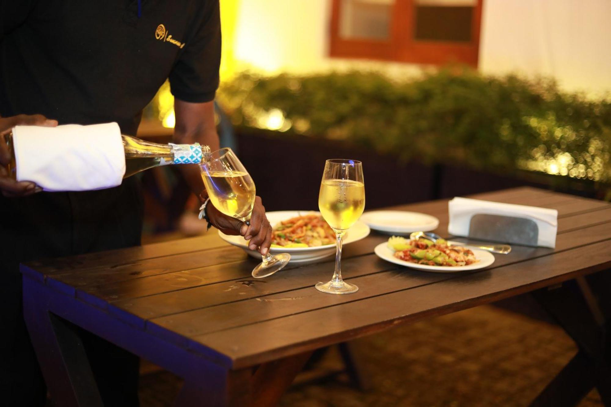 Swanee Grand Hotel Negombo Exterior photo